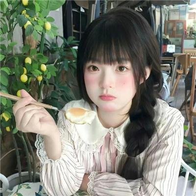 穿着旗袍的女孩